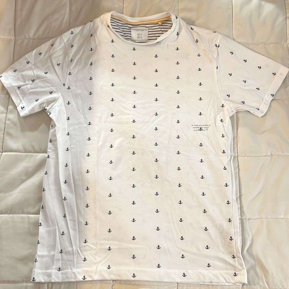 White t shirt with anchors